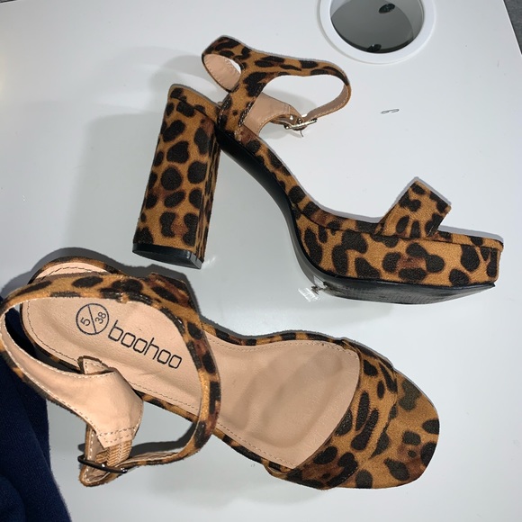 Cheetah heels size 7 - Picture 3 of 4
